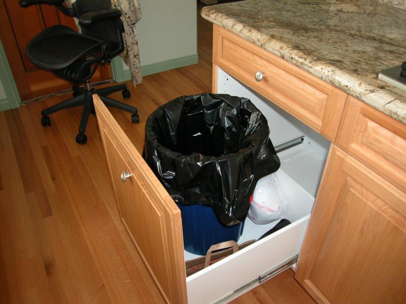 Pull out trash/recycling